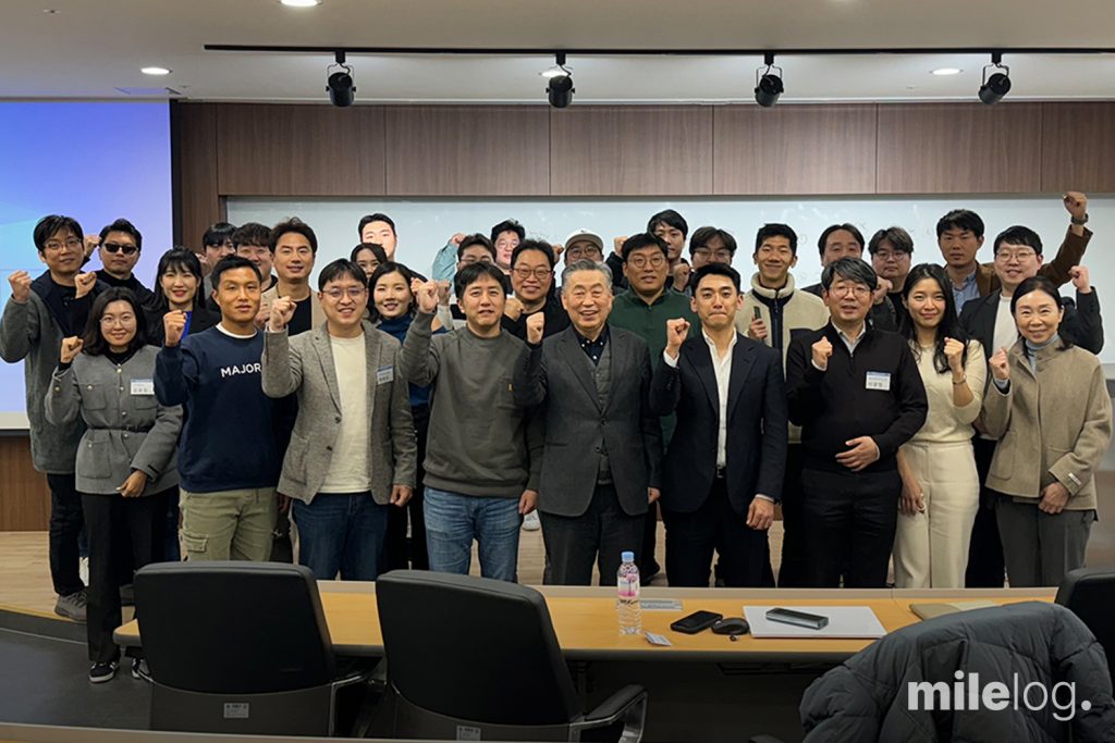 현장에서 스타트업 대표들의 개별적인 회계 고민에 대해 조언하는 모습