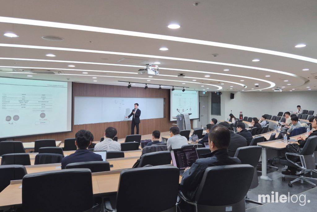 강연을 마치고 스타트업의 성장을 응원하는 마일스톤의 모습입니다.