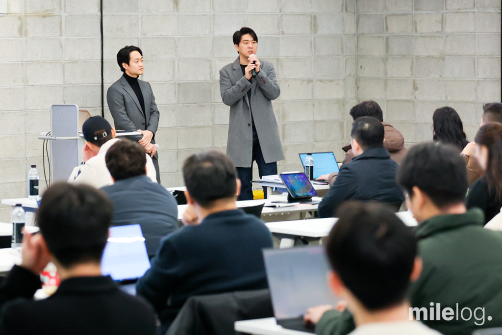 강연 종료 후 참석자들과 질의응답을 주고받는 세미나 현장
