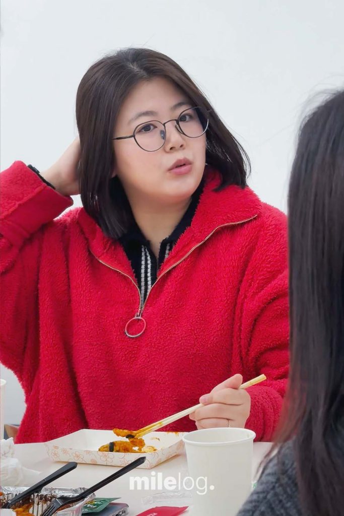 사회복지사에서 세무직으로 전향한 배경을 진지하게 이야기하는 김진주 대리