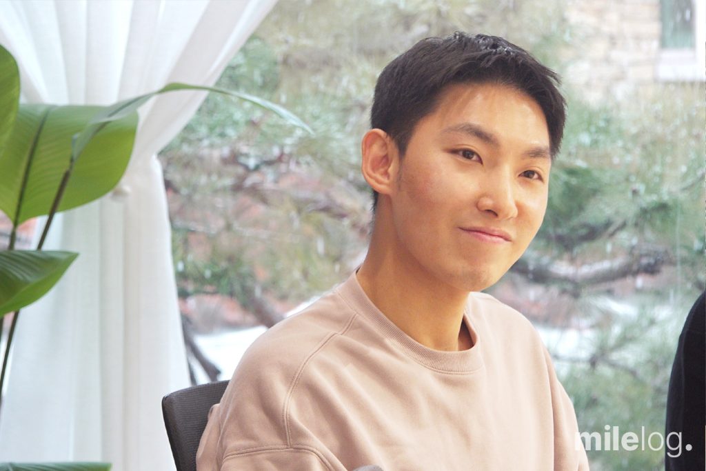 인터뷰 중인 김근영 회계사의 단독 사진