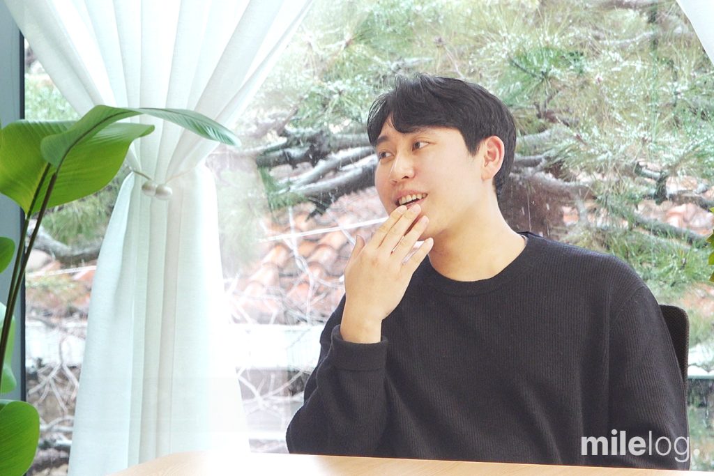인터뷰 중인 한태준 회계사의 단독 사진