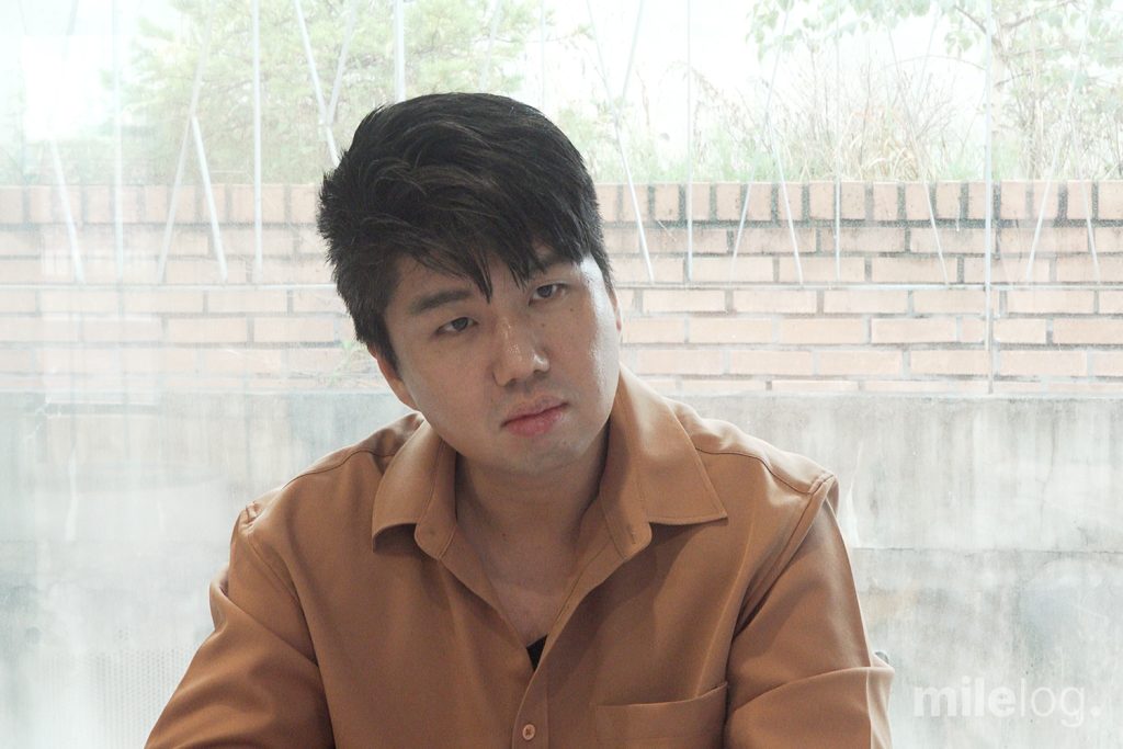 경영지원팀의 업무 역량과 조직 문화에 대해 설명하는 김상기 과장