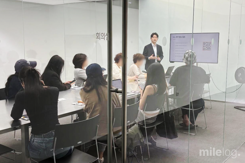 무신사 스튜디오에서 종합소득세 절세 전략을 강연하고 있는 마일스톤 문형준 회계사의 모습.